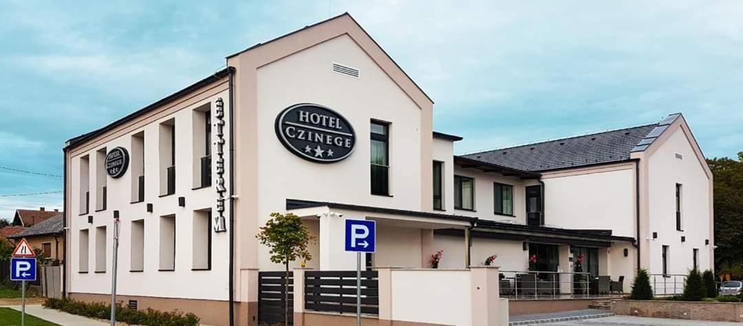 Hotel Czinege & Etterem Koka 외부 사진